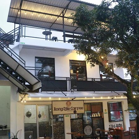 Bu Sepuh Guesthouse Sangkanurip Екстериор снимка