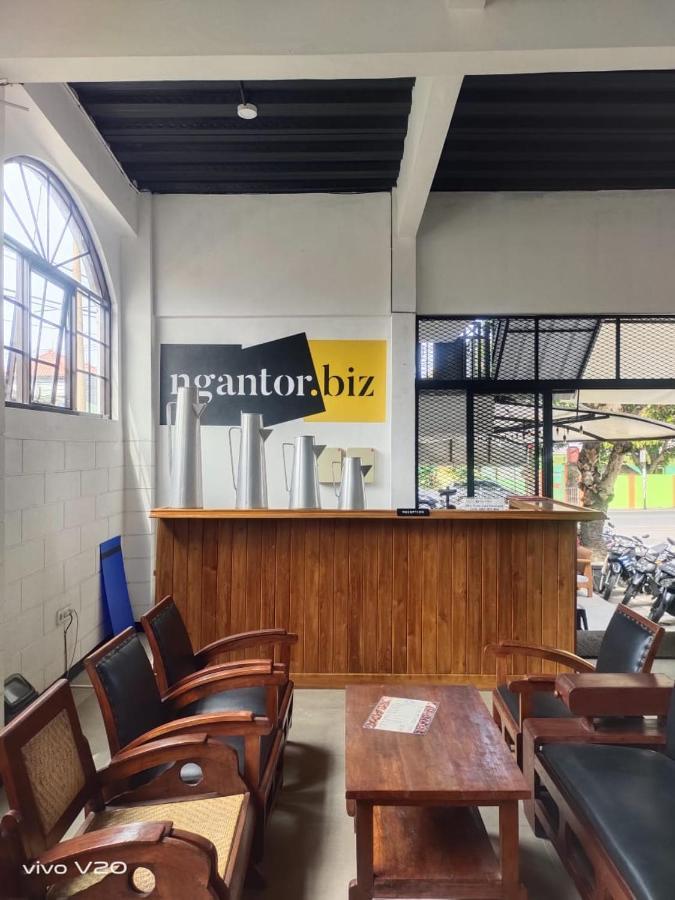 Bu Sepuh Guesthouse Sangkanurip Екстериор снимка