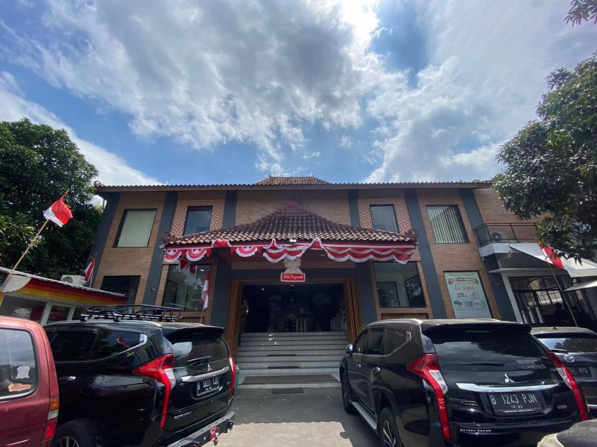 Bu Sepuh Guesthouse Sangkanurip Екстериор снимка