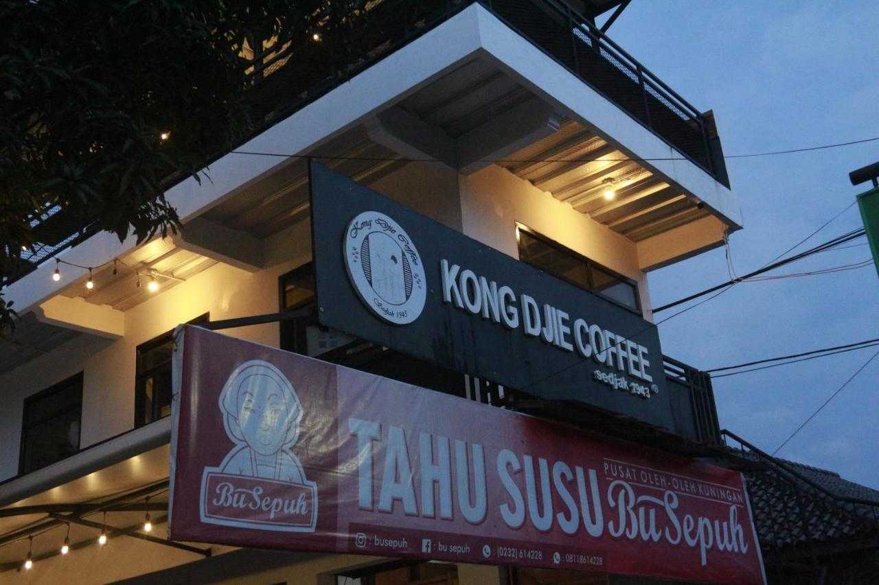 Bu Sepuh Guesthouse Sangkanurip Екстериор снимка