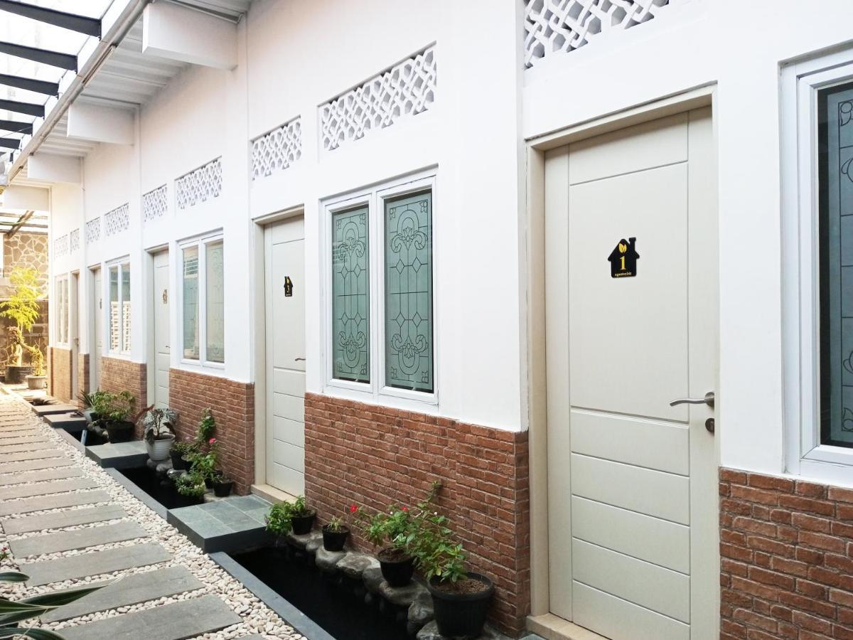 Bu Sepuh Guesthouse Sangkanurip Екстериор снимка
