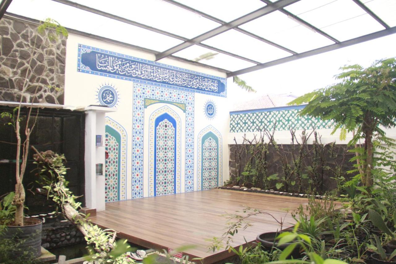 Bu Sepuh Guesthouse Sangkanurip Екстериор снимка
