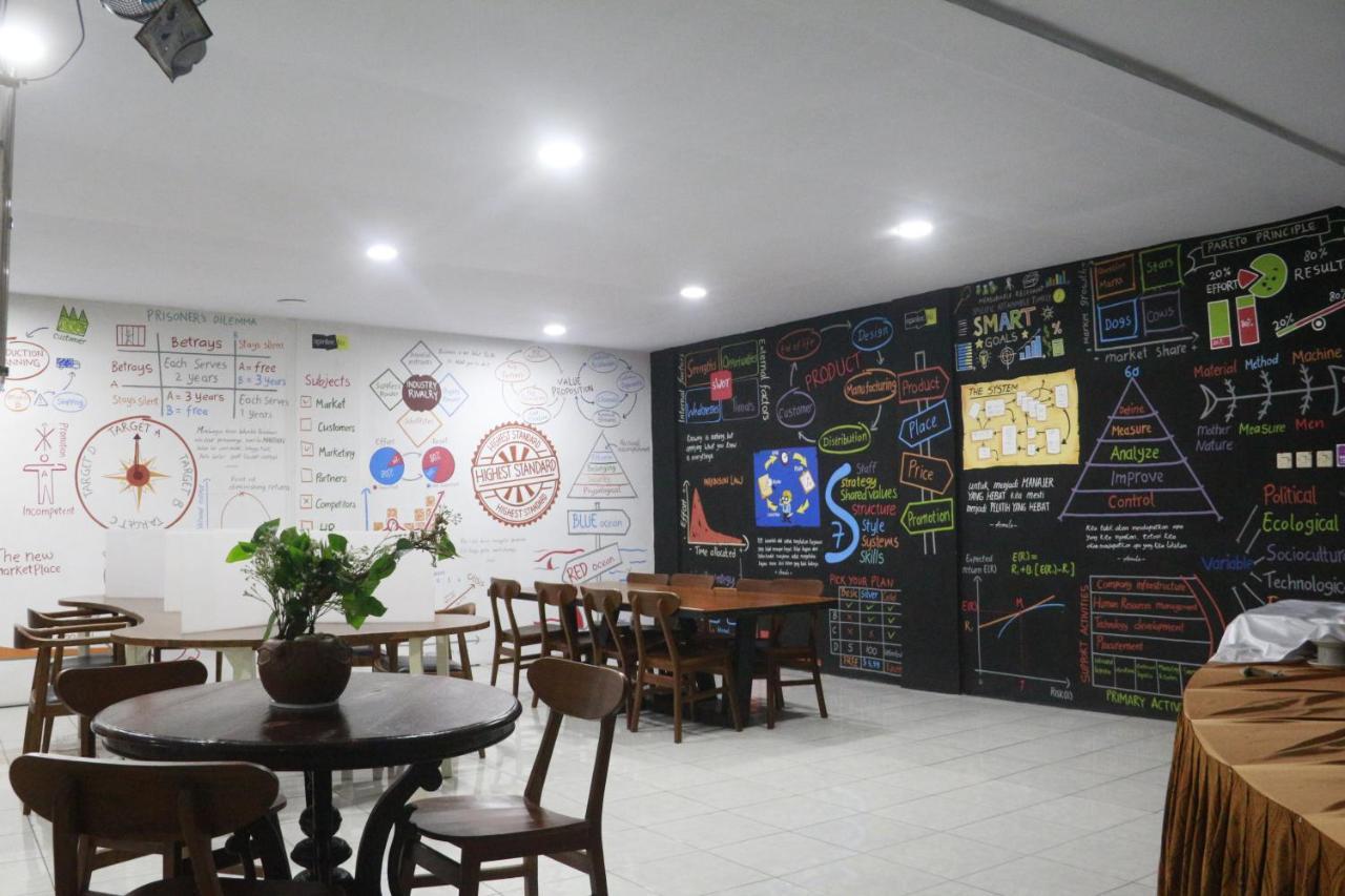 Bu Sepuh Guesthouse Sangkanurip Екстериор снимка