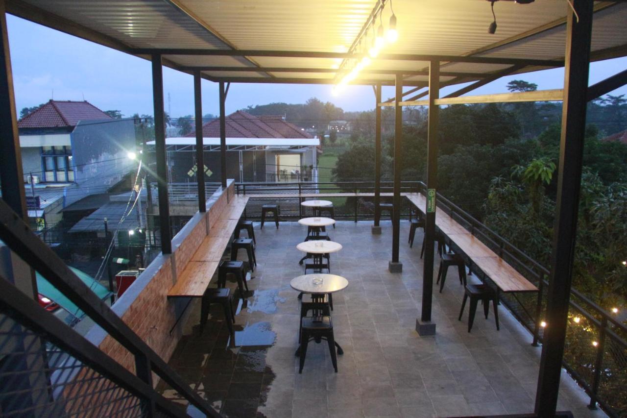Bu Sepuh Guesthouse Sangkanurip Екстериор снимка
