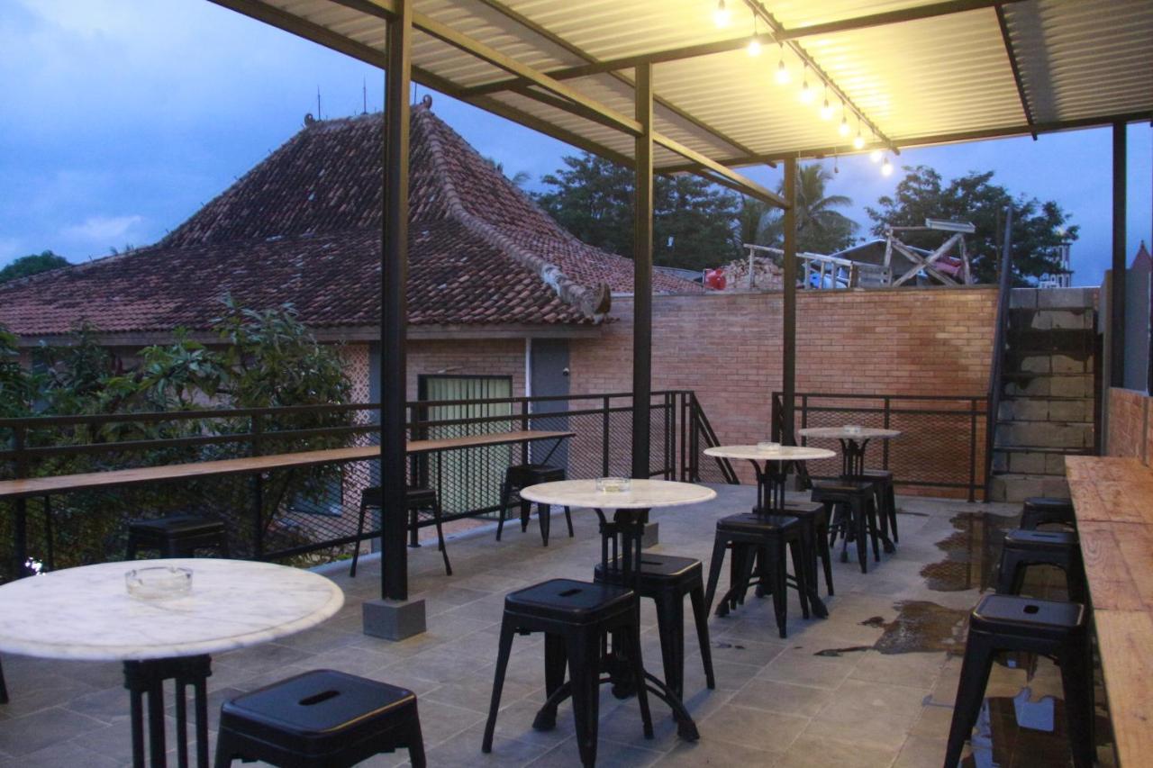 Bu Sepuh Guesthouse Sangkanurip Екстериор снимка