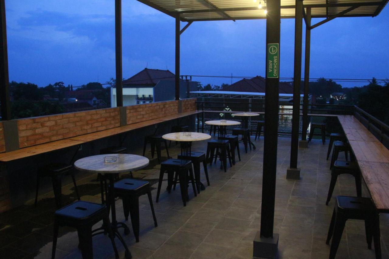 Bu Sepuh Guesthouse Sangkanurip Екстериор снимка
