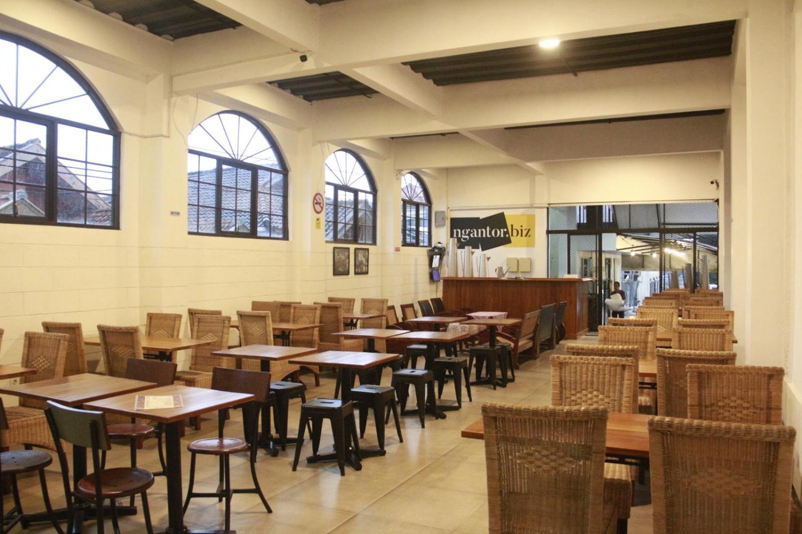 Bu Sepuh Guesthouse Sangkanurip Екстериор снимка